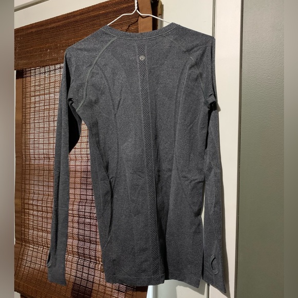 2 Gray lululemon size 6 Swiftly tech long sleeve shirts in good used condition - Picture 2 of 6